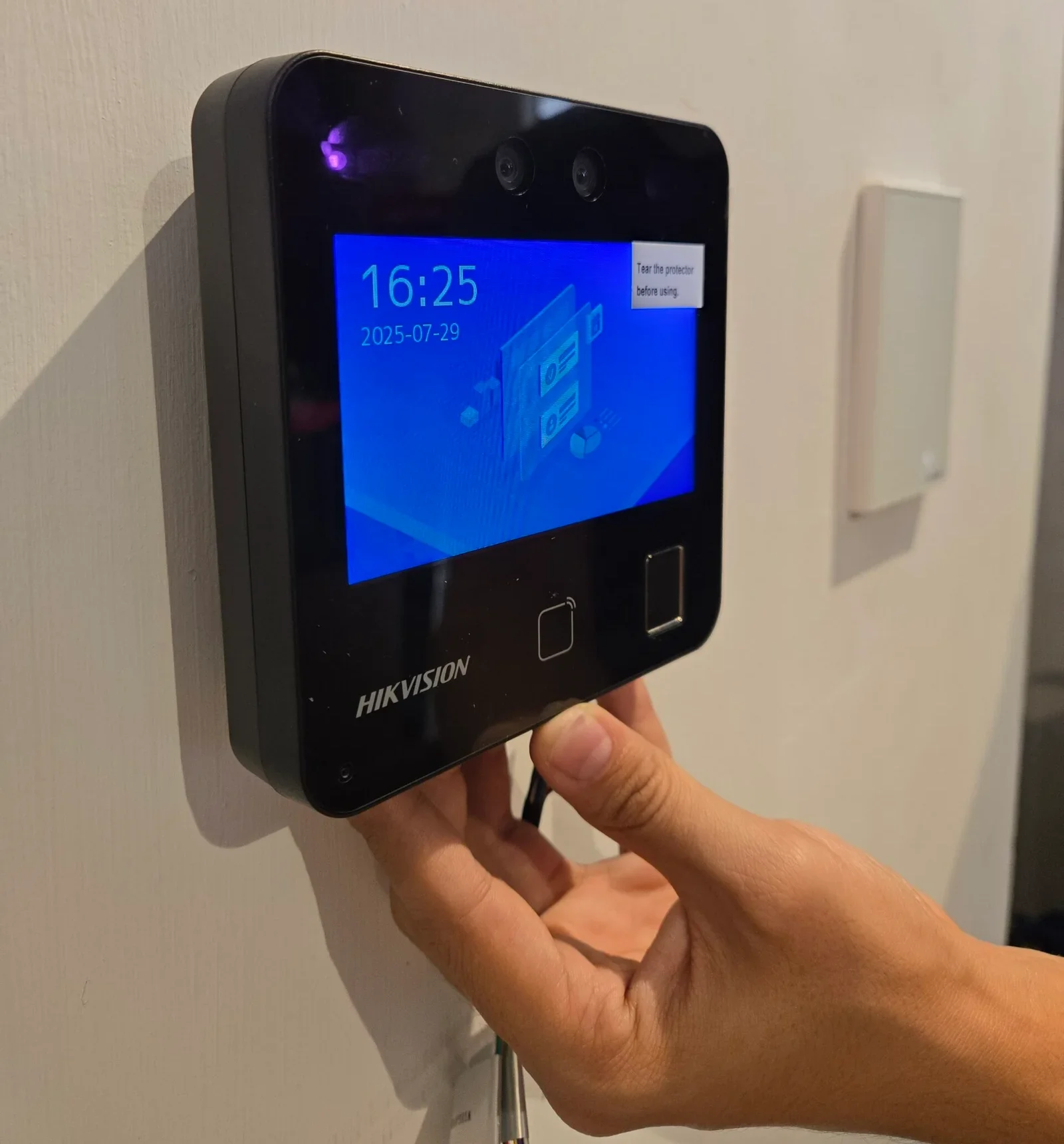 Checklist 2026: Qué revisar antes de comprar un Reloj Checador para tu Empresa